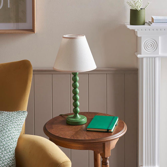 Higgledy And Ivy 25cm Vintage White Shade Table Lamp With High Gloss Cotswold Green Base