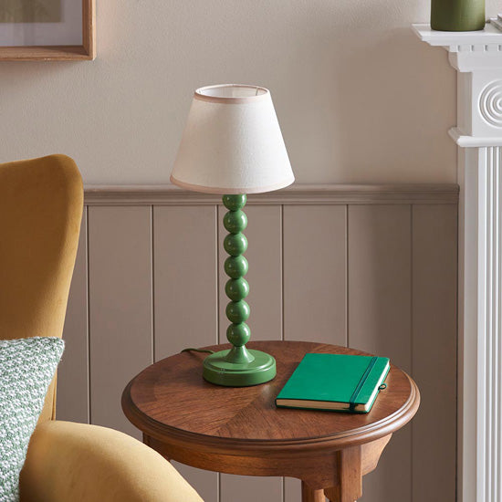 Higgledy And Ivy 20cm Vintage White Shade Table Lamp With High Gloss Cotswold Green Base