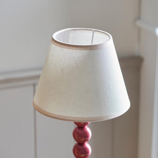 Higgledy And Ivy 20cm Vintage White Shade Table Lamp With High Gloss Pink Clay Base